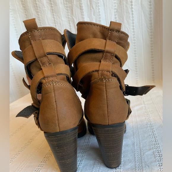 Steve Madden. Yale Belted Boot. Cognac Leather. US 7.5. Good Used*** - Picture 3 of 11